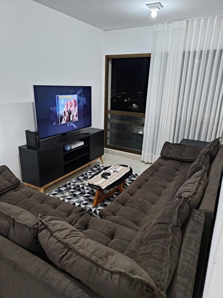 Apresentamos este aconchegante apartamento no coração do bairro Atalaia, no condomínio Concept Tower. Com 3 quartos, incluindo uma suíte, e uma série de comodidades, este é o local perfeito para chamar de lar.