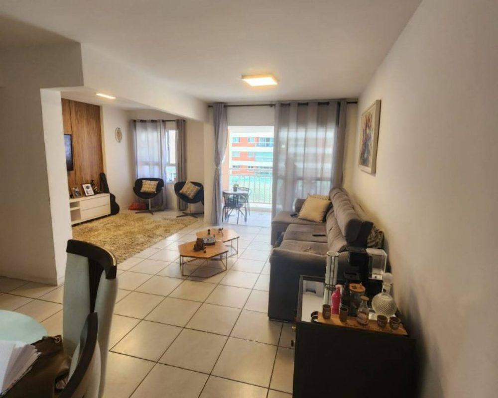 Apartamento no Bairro Grageru - Clube Jardins. Este espaçoso apartamento de 114m², no 2º andar, oferece 4/4, incluindo 1 suíte..