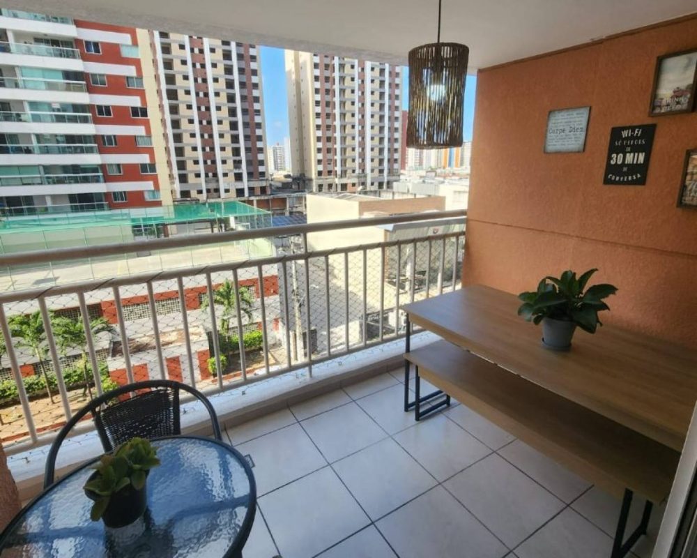 Apartamento no Bairro Grageru - Clube Jardins. Este espaçoso apartamento de 114m², no 2º andar, oferece 4/4, incluindo 1 suíte..