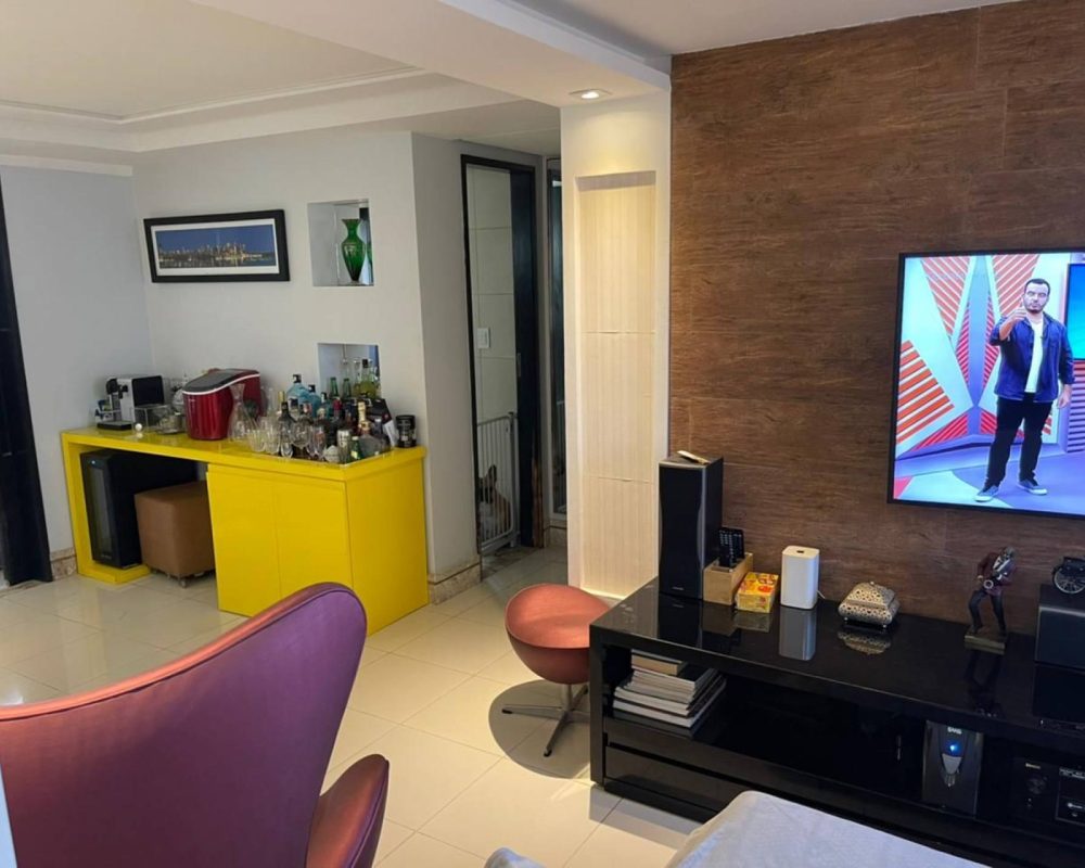 Bem-vindo ao Condomínio Ícone Residence, localizado no bairro Grageru. Este apartamento oferece uma experiência única de moradia, combinando design moderno, conforto e conveniência.