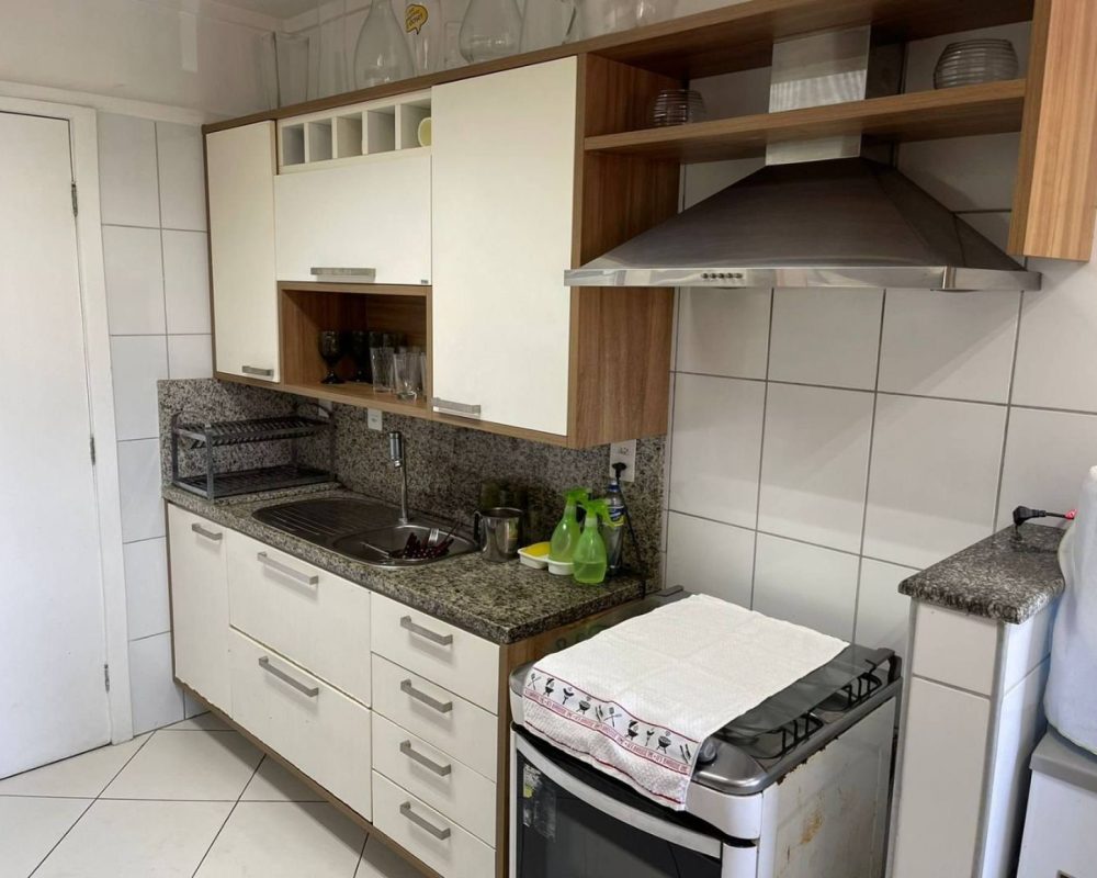 Bem-vindo ao Condomínio Ícone Residence, localizado no bairro Grageru. Este apartamento oferece uma experiência única de moradia, combinando design moderno, conforto e conveniência.