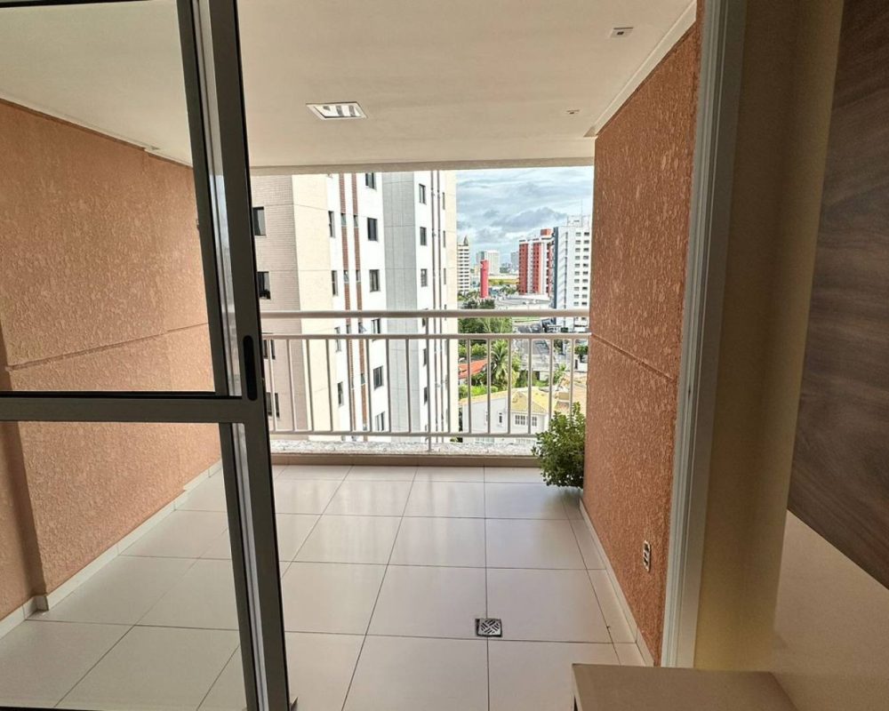 Bem-vindo ao Residencial Clube Jardins, apartamento no Grageru, onde o conforto e o lazer se encontram em um espaço amplo e acolhedor.