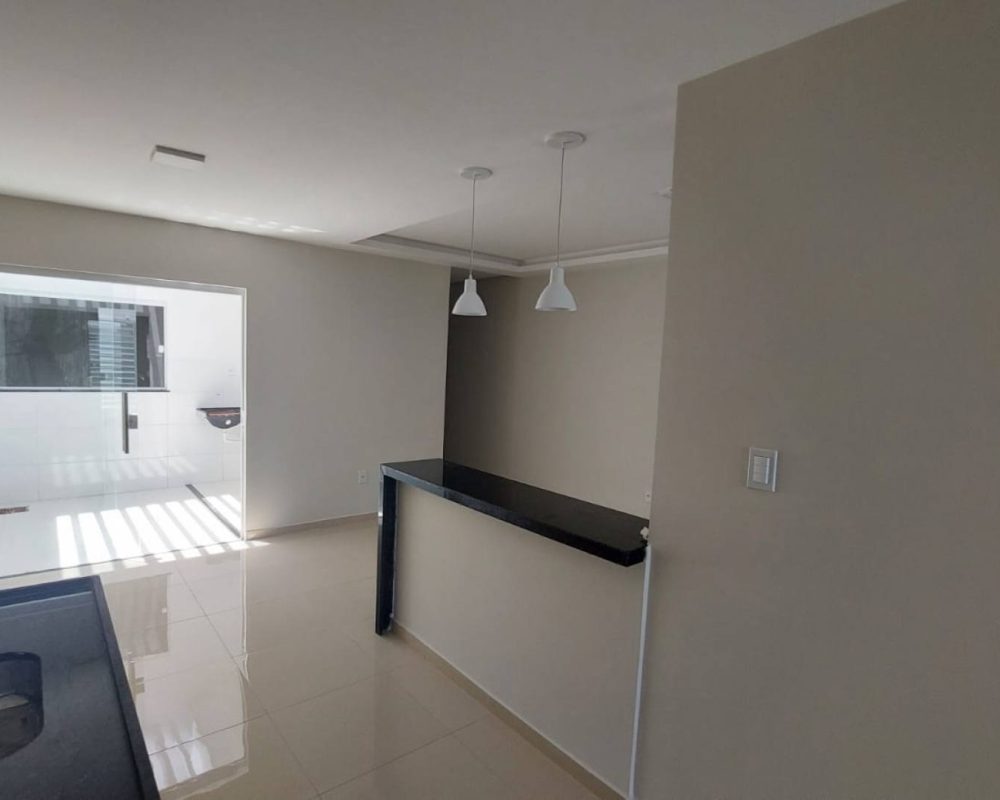 Esta adorável casa na Barra dos Coqueiros oferece a oportunidade perfeita para viver com conforto e aconchego no Norte de Sergipe. Com 3 quartos, incluindo uma suíte, e uma série de comodidades práticas, este é o lugar ideal para chamar de lar. Esta casa é o refúgio perfeito para quem valoriza a praticidade e o aconchego em um ambiente que você pode chamar de seu.