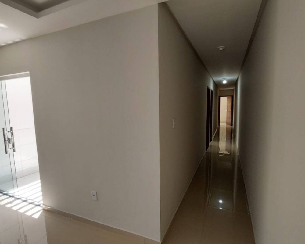 Esta adorável casa na Barra dos Coqueiros oferece a oportunidade perfeita para viver com conforto e aconchego no Norte de Sergipe. Com 3 quartos, incluindo uma suíte, e uma série de comodidades práticas, este é o lugar ideal para chamar de lar. Esta casa é o refúgio perfeito para quem valoriza a praticidade e o aconchego em um ambiente que você pode chamar de seu.