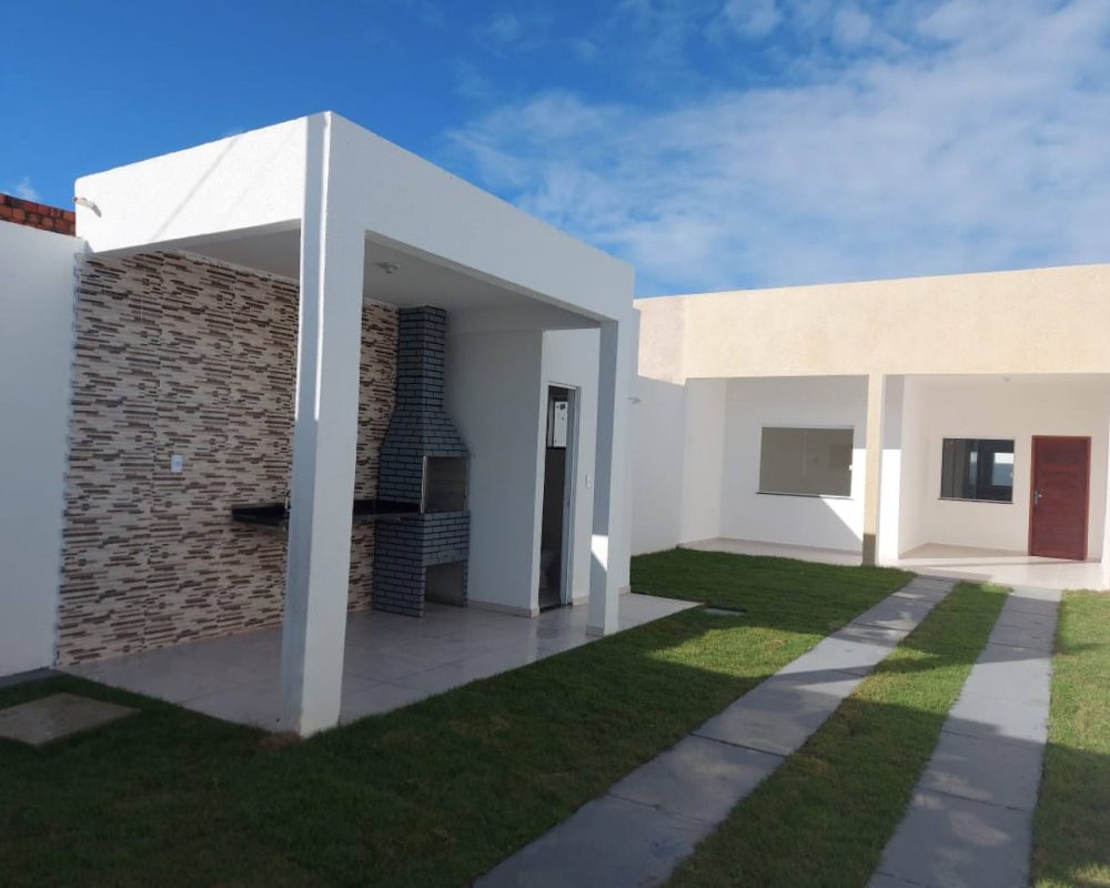 Bem-vindo à encantadora Barra dos Coqueiros, onde esta casa oferece a oportunidade perfeita para um estilo de vida tranquilo à beira do Atlântico. Com 3 quartos, incluindo uma suíte, e uma posição estratégica no Oeste, esta é a sua chance de viver em um ambiente aconchegante. Esta casa é a definição de simplicidade e conforto, perfeita para quem busca um refúgio à beira-mar.