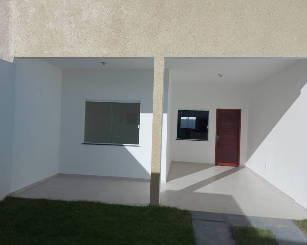 Bem-vindo à encantadora Barra dos Coqueiros, onde esta casa oferece a oportunidade perfeita para um estilo de vida tranquilo à beira do Atlântico. Com 3 quartos, incluindo uma suíte, e uma posição estratégica no Oeste, esta é a sua chance de viver em um ambiente aconchegante. Esta casa é a definição de simplicidade e conforto, perfeita para quem busca um refúgio à beira-mar.