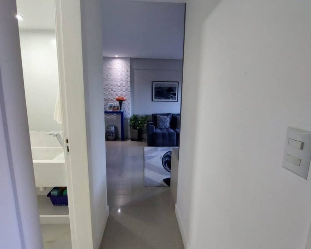 Bem-vindo ao Privillege, situado no charmoso bairro Jabotiana. Este elegante apartamento é mais do que uma moradia; é um convite para viver com conforto e estilo.