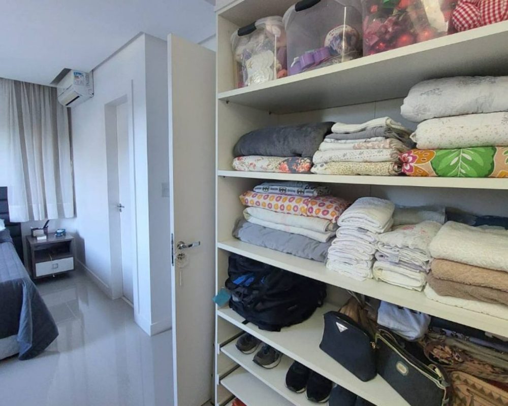 Bem-vindo ao Privillege, situado no charmoso bairro Jabotiana. Este elegante apartamento é mais do que uma moradia; é um convite para viver com conforto e estilo.